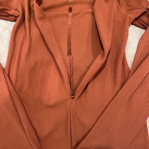 Alo yoga ribbed onesie long sleeve - Picture 3 of 5
